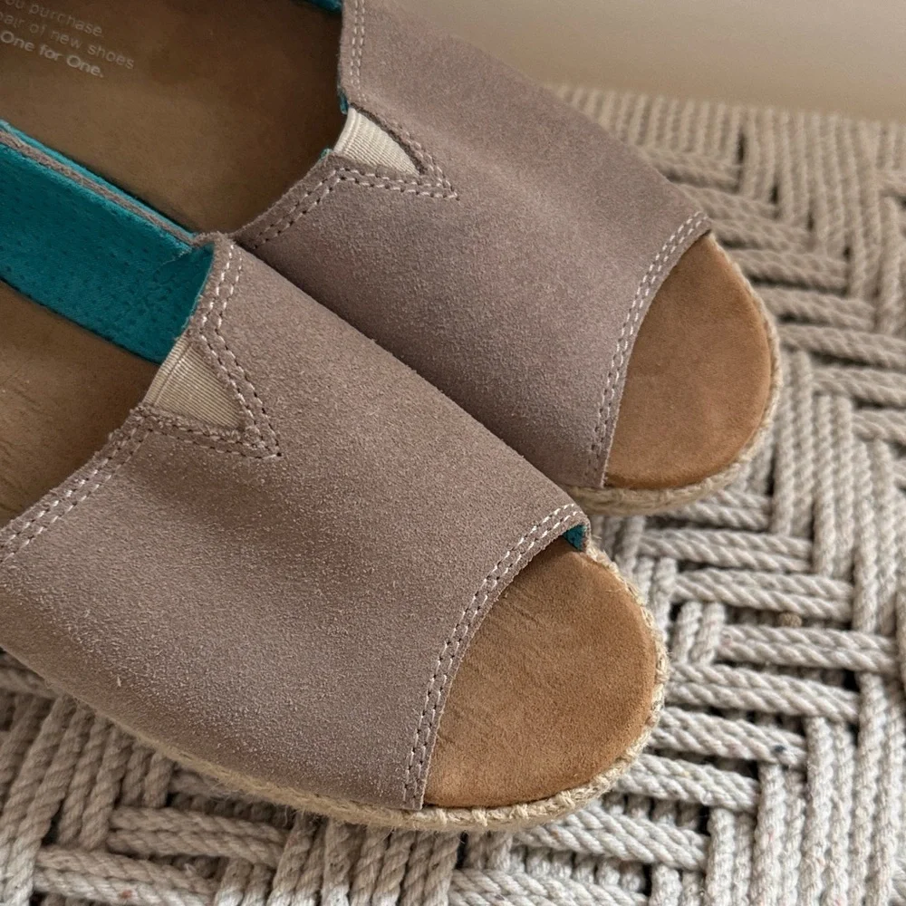 Toms stylish taupe